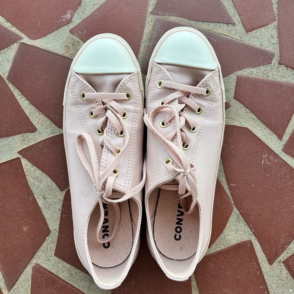Converse Women's Light Pink Leather Sneakers